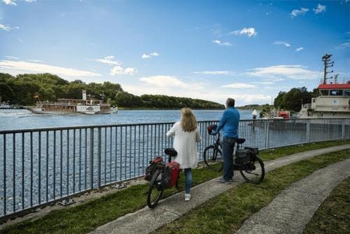 Ufer75 Tiny Lodges Am Nord-Ostsee-Kanal In Sehestedt Sehestedt  Exterior foto